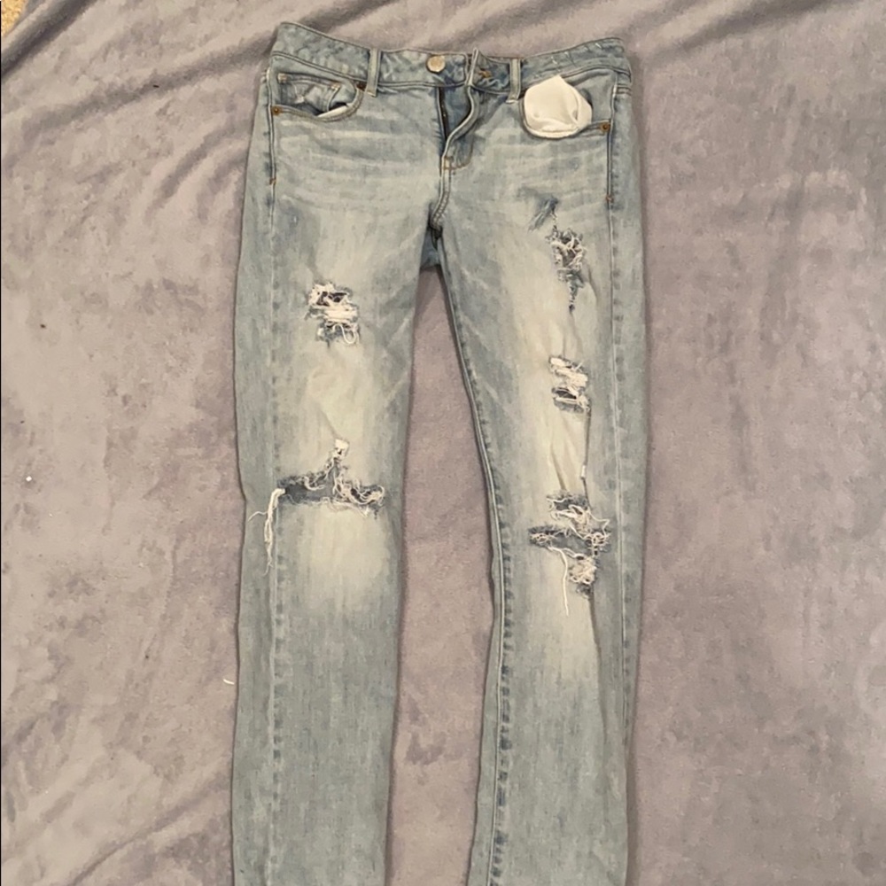 American Eagle light wash skinny jeans (Size 4)